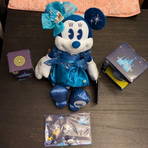 ⬇️PD⬇️DISNEY MINNIE+ Pin Set, Cup & Magic Band LIMITED RELEASE COLLECTIBLES - Picture 2 of 9
